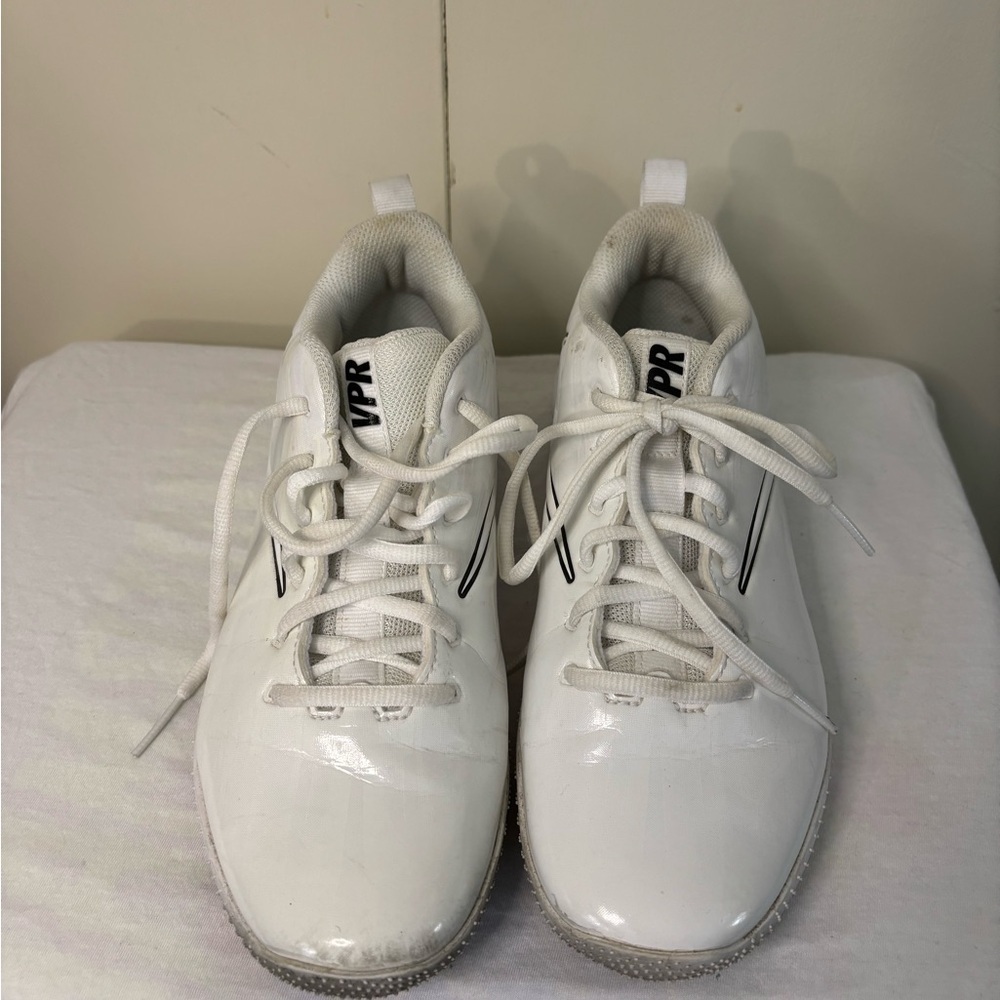 Nike Women’s Vapor Varsity Low Turf White Golf Shoes - Picture 6 of 6